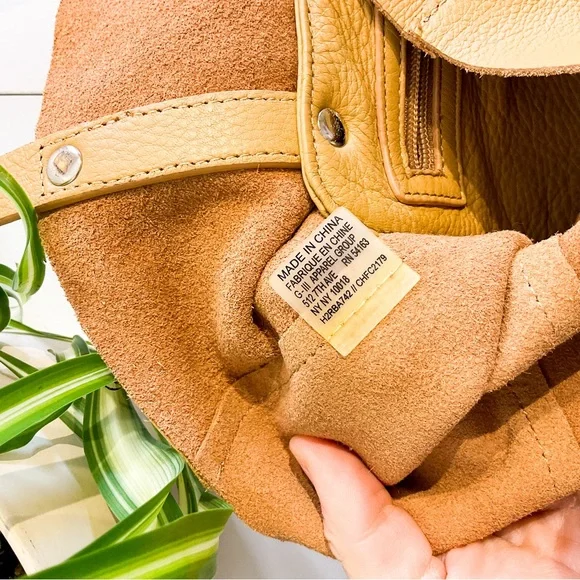 14. NWOT CALVIN KLEIN Soft Pebble Leather Tote - Tan Color With Gold Hardware - Picture 3 of 7